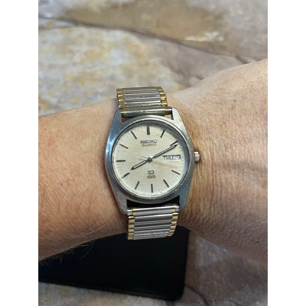 Vintage Seiko Men's Watch Japan Movement New Battery Installed 100' Water Depth